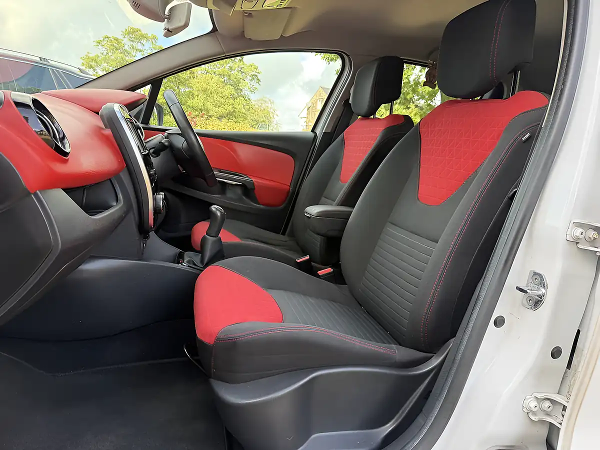 Used 2015 Renault Clio Dynamique S Nav Black - Interior and Exterior details 15
