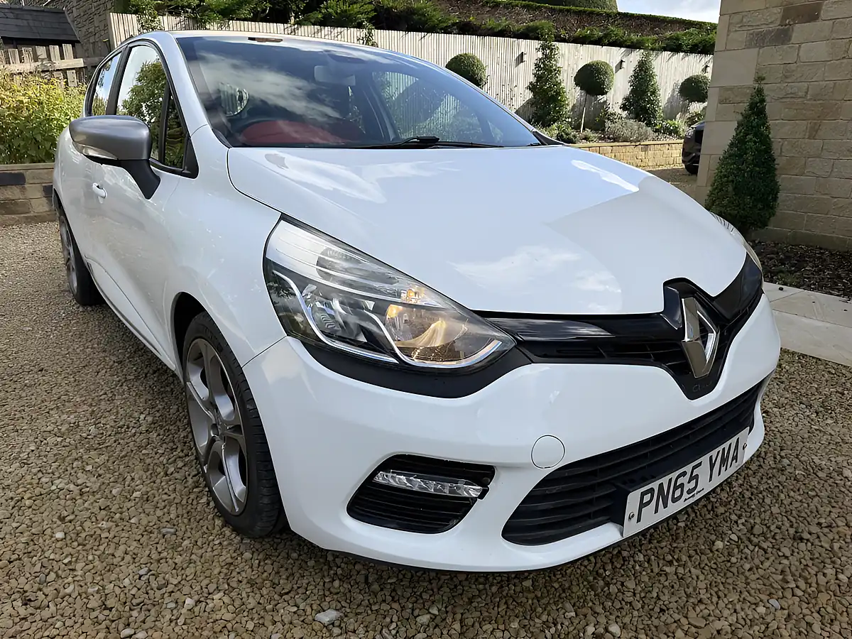 Used 2015 Renault Clio Dynamique S Nav Black - Interior and Exterior details 17