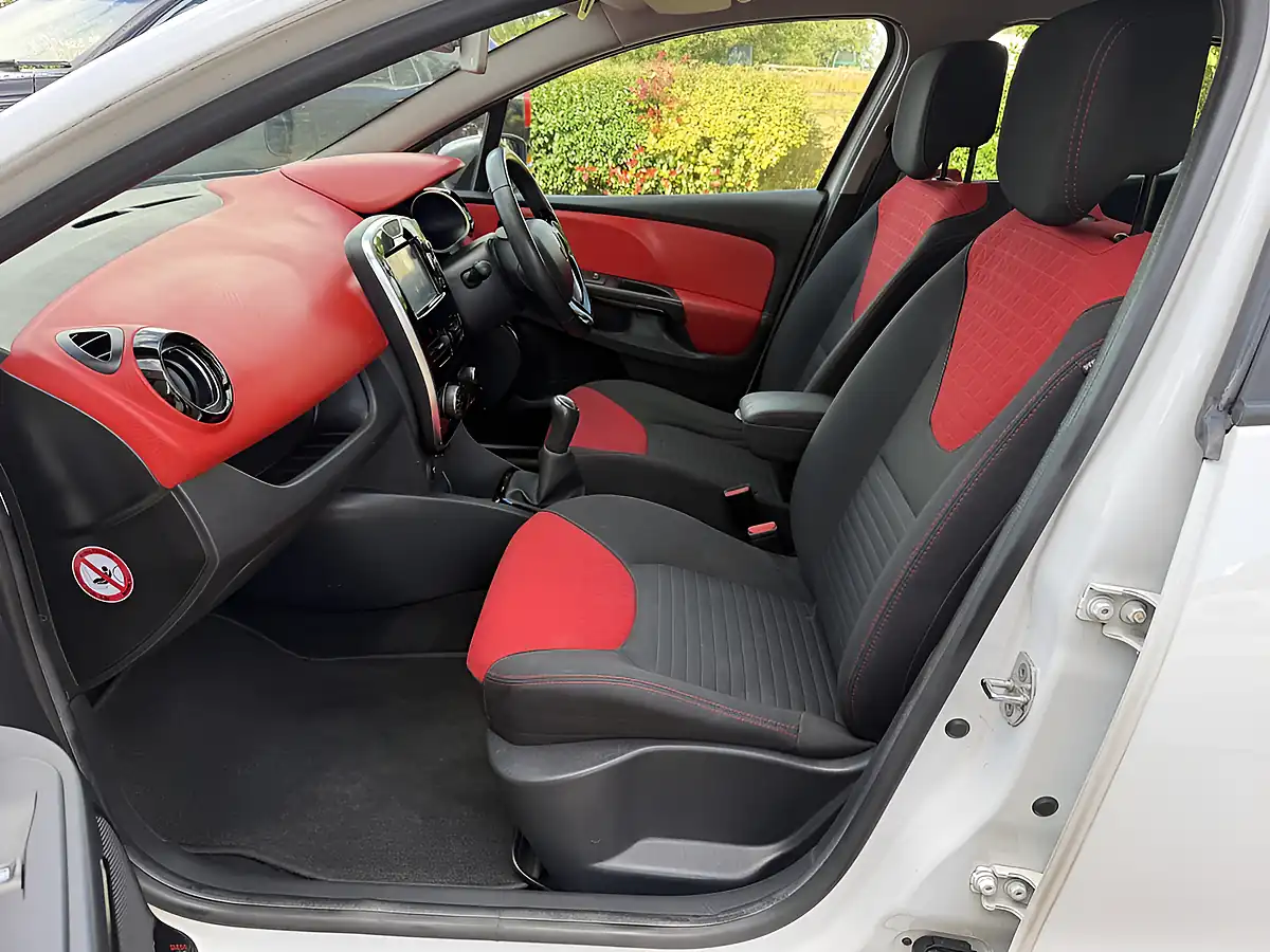 Used 2015 Renault Clio Dynamique S Nav Black - Interior and Exterior details 6