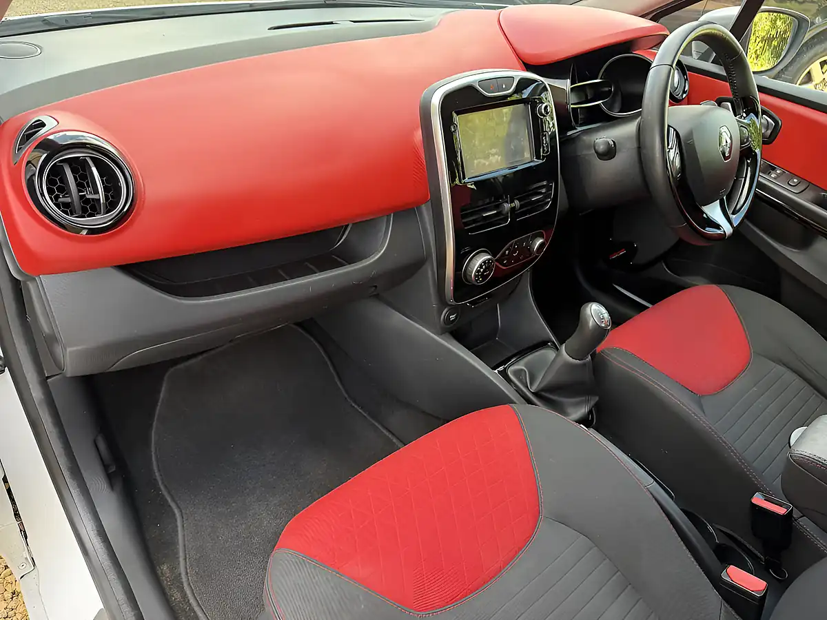 Used 2015 Renault Clio Dynamique S Nav Black - Interior and Exterior details 8