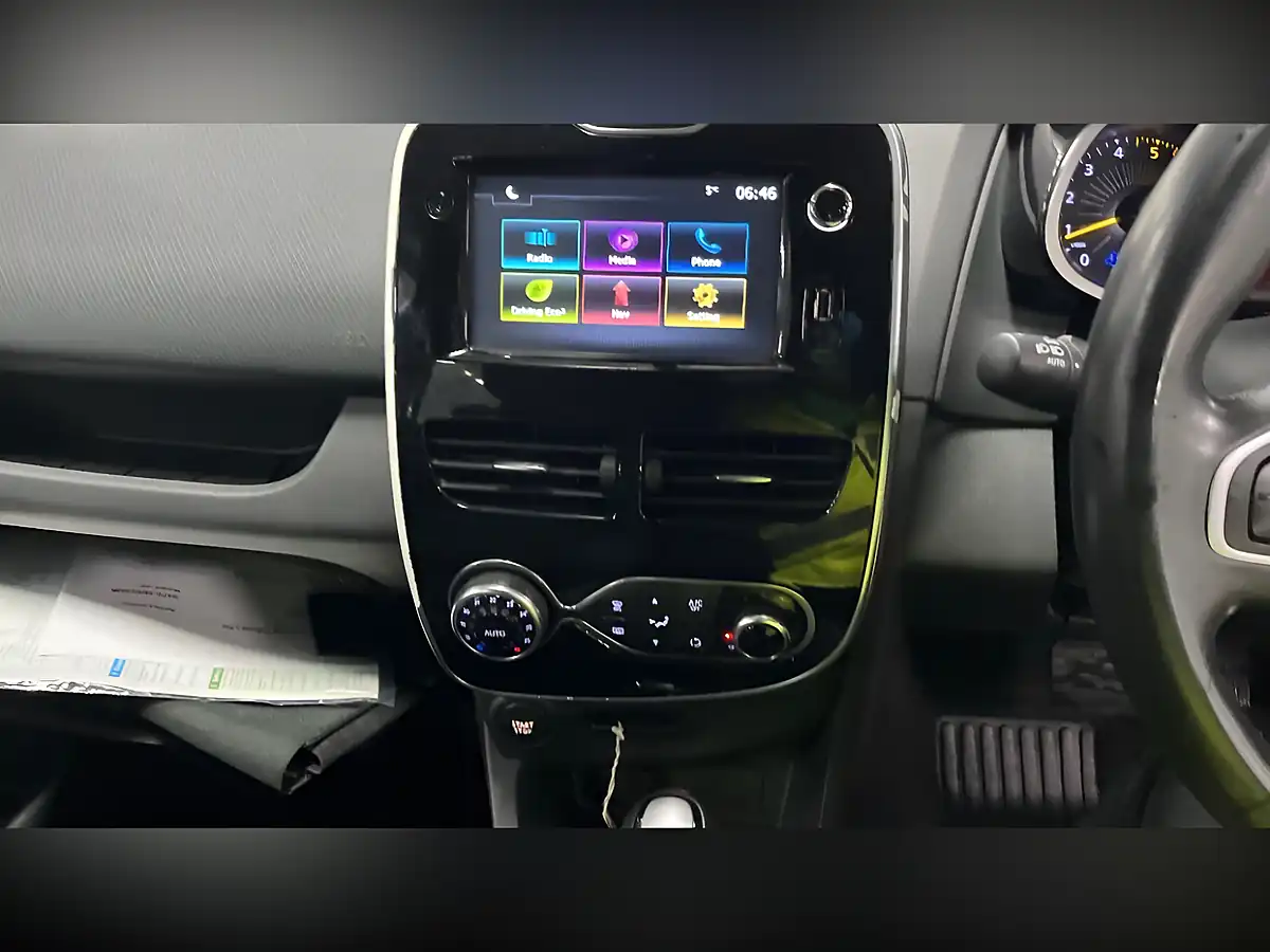 Used 2015 Renault Clio Dynamique S Nav Blue - Interior and Exterior details 10