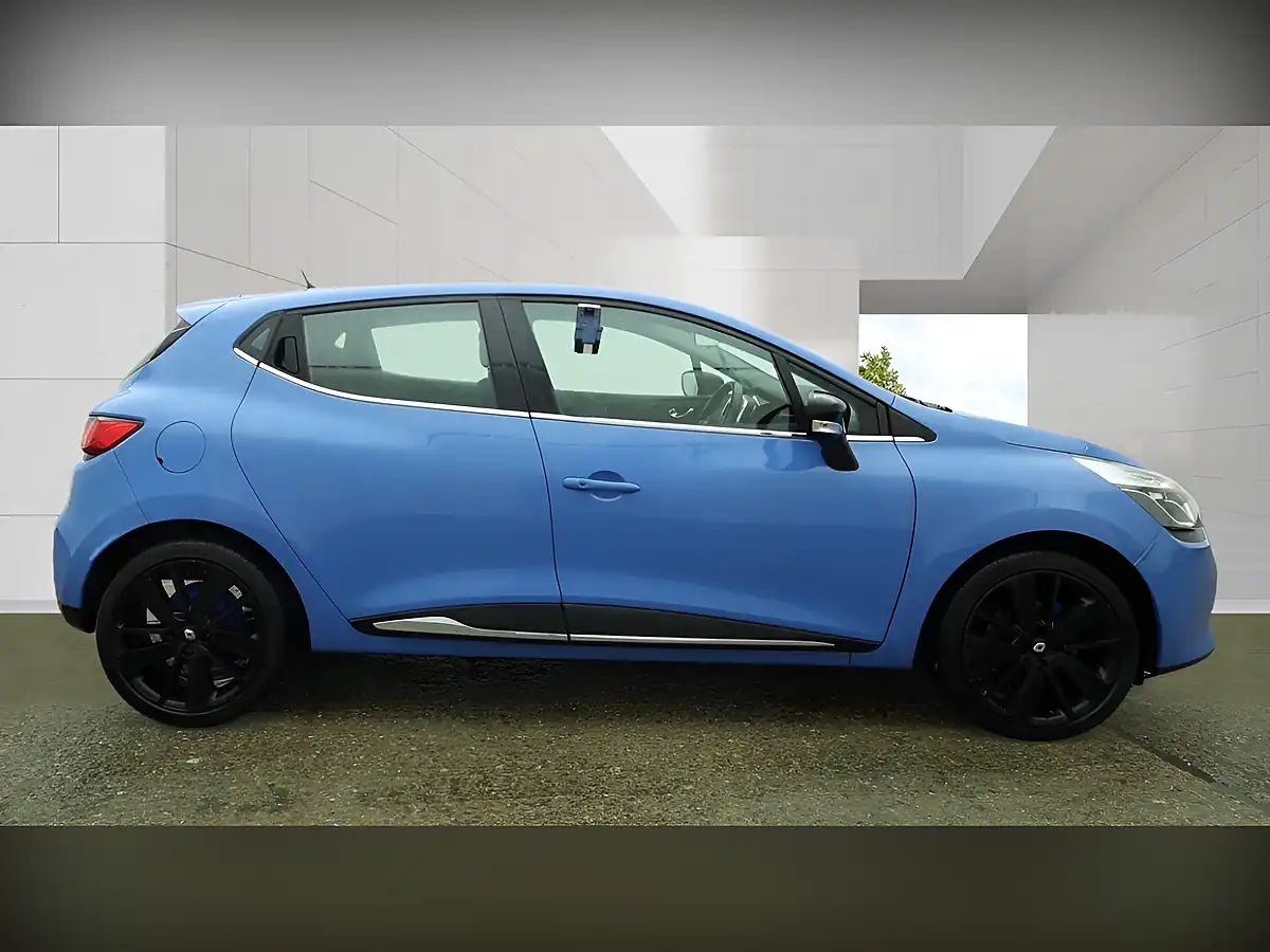 Used 2015 Renault Clio Dynamique S Nav Blue - Interior and Exterior details 6