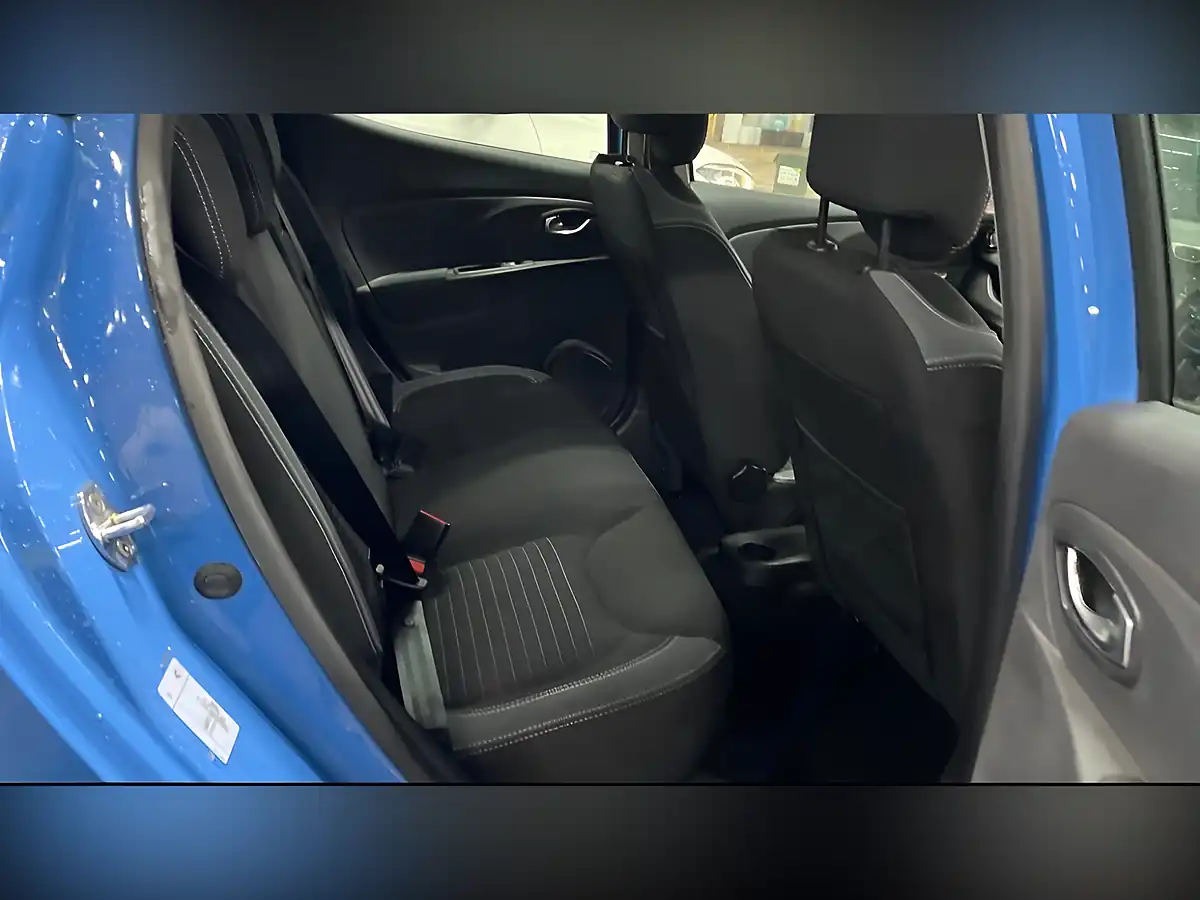 Used 2015 Renault Clio Dynamique S Nav Blue - Interior and Exterior details 7