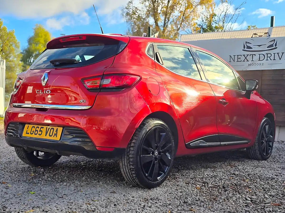 Used 2015 Renault Clio Dynamique S Nav Red - Interior and Exterior details 10