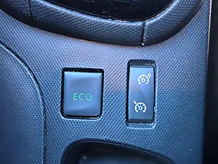 Used 2015 Renault Clio Dynamique S Nav Red - Interior and Exterior details 13