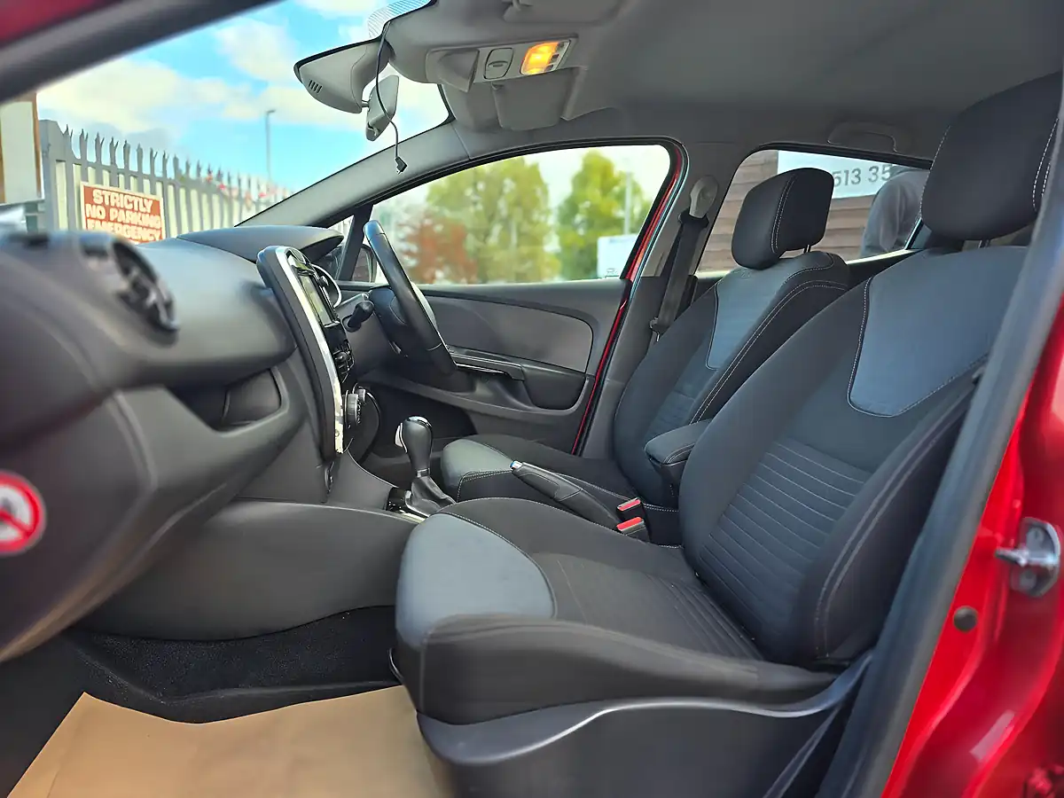 Used 2015 Renault Clio Dynamique S Nav Red - Interior and Exterior details 17