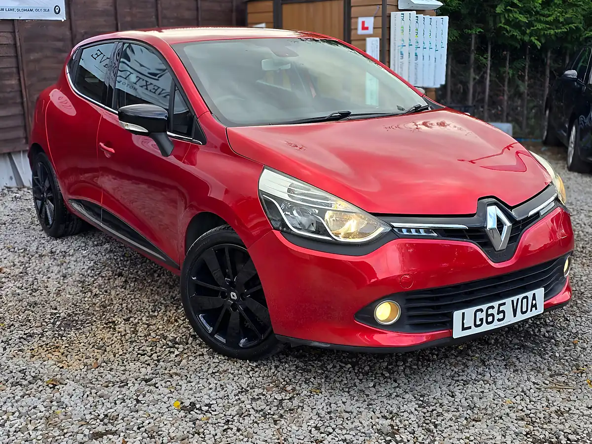 Used 2015 Renault Clio Dynamique S Nav Red - Interior and Exterior details 2