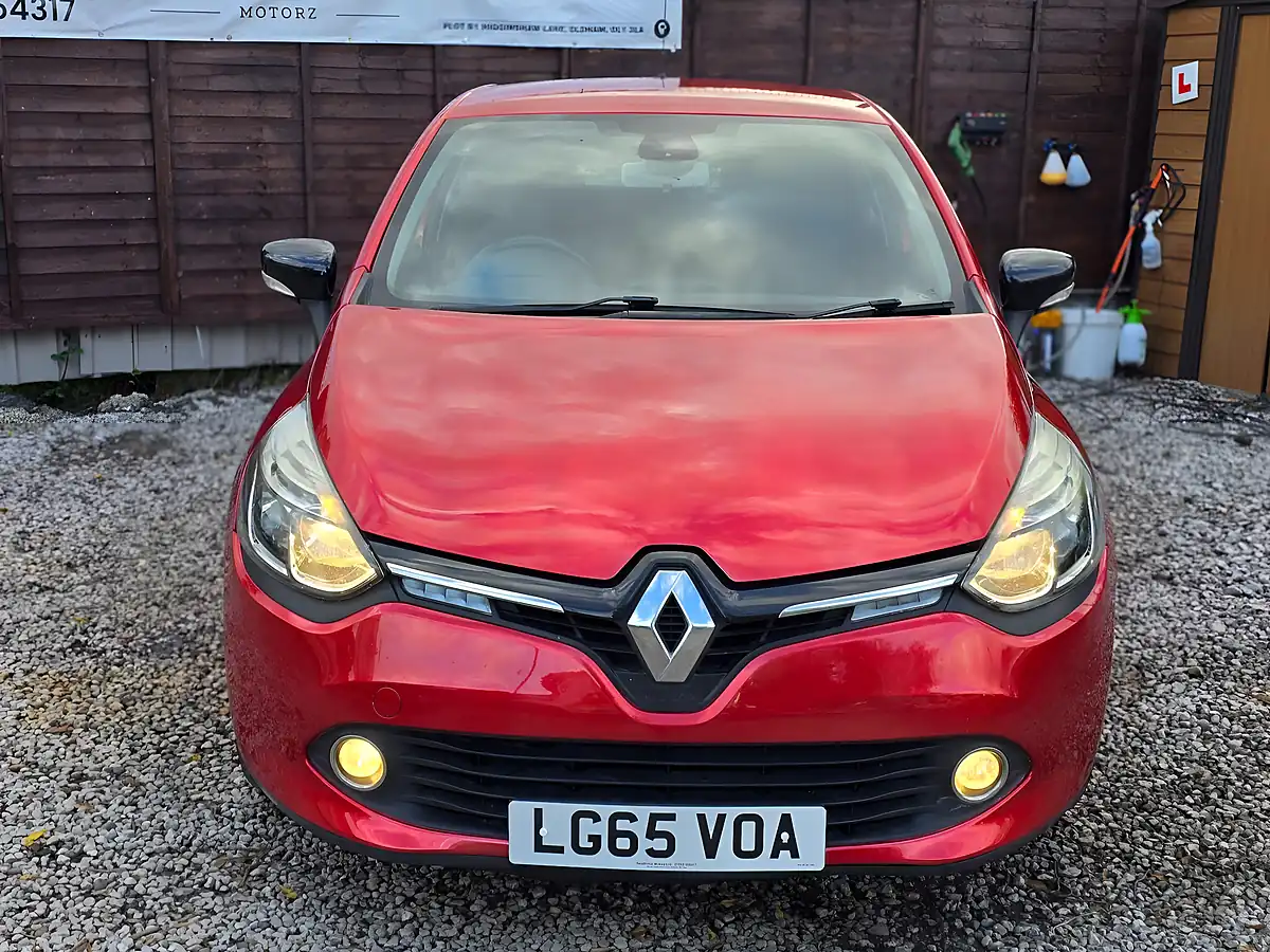 Used 2015 Renault Clio Dynamique S Nav Red - Interior and Exterior details 3
