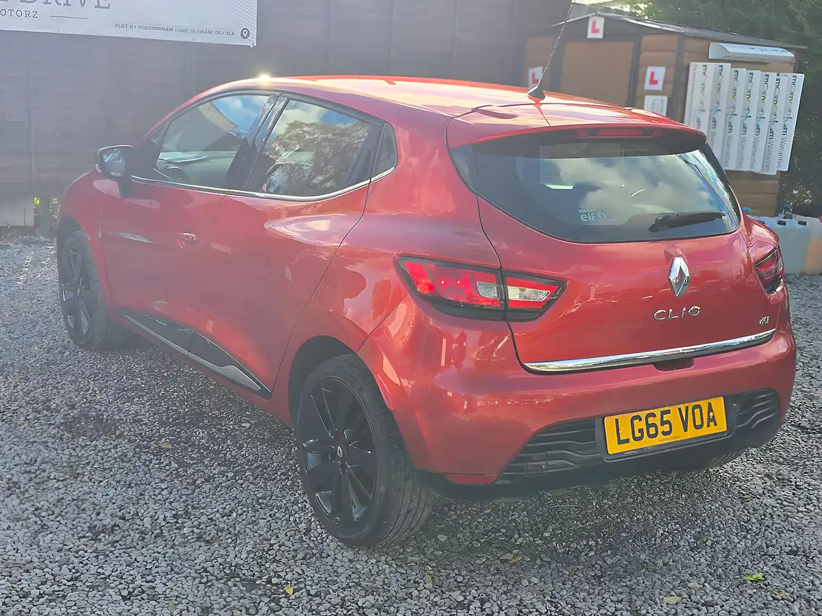 Used 2015 Renault Clio Dynamique S Nav Red - Interior and Exterior details 4