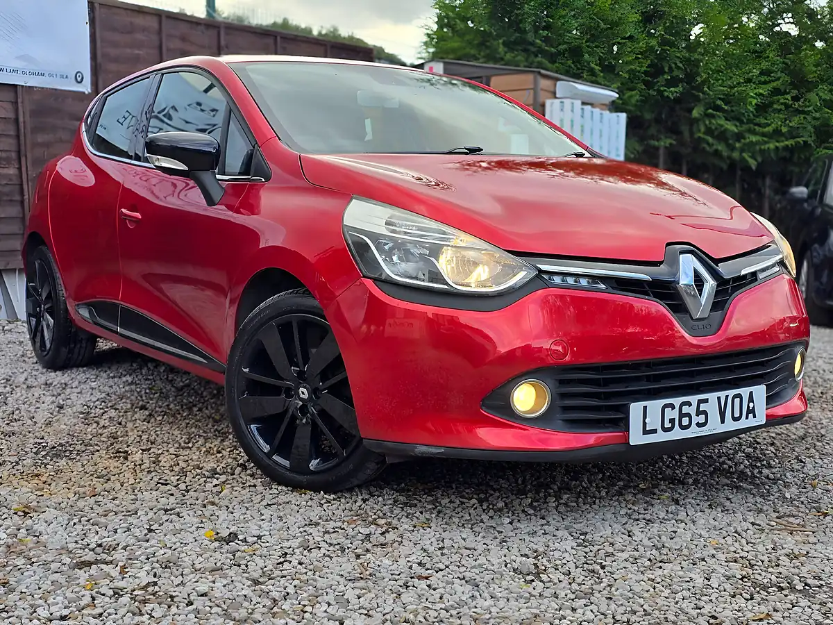Used 2015 Renault Clio Dynamique S Nav Red - Interior and Exterior details 5