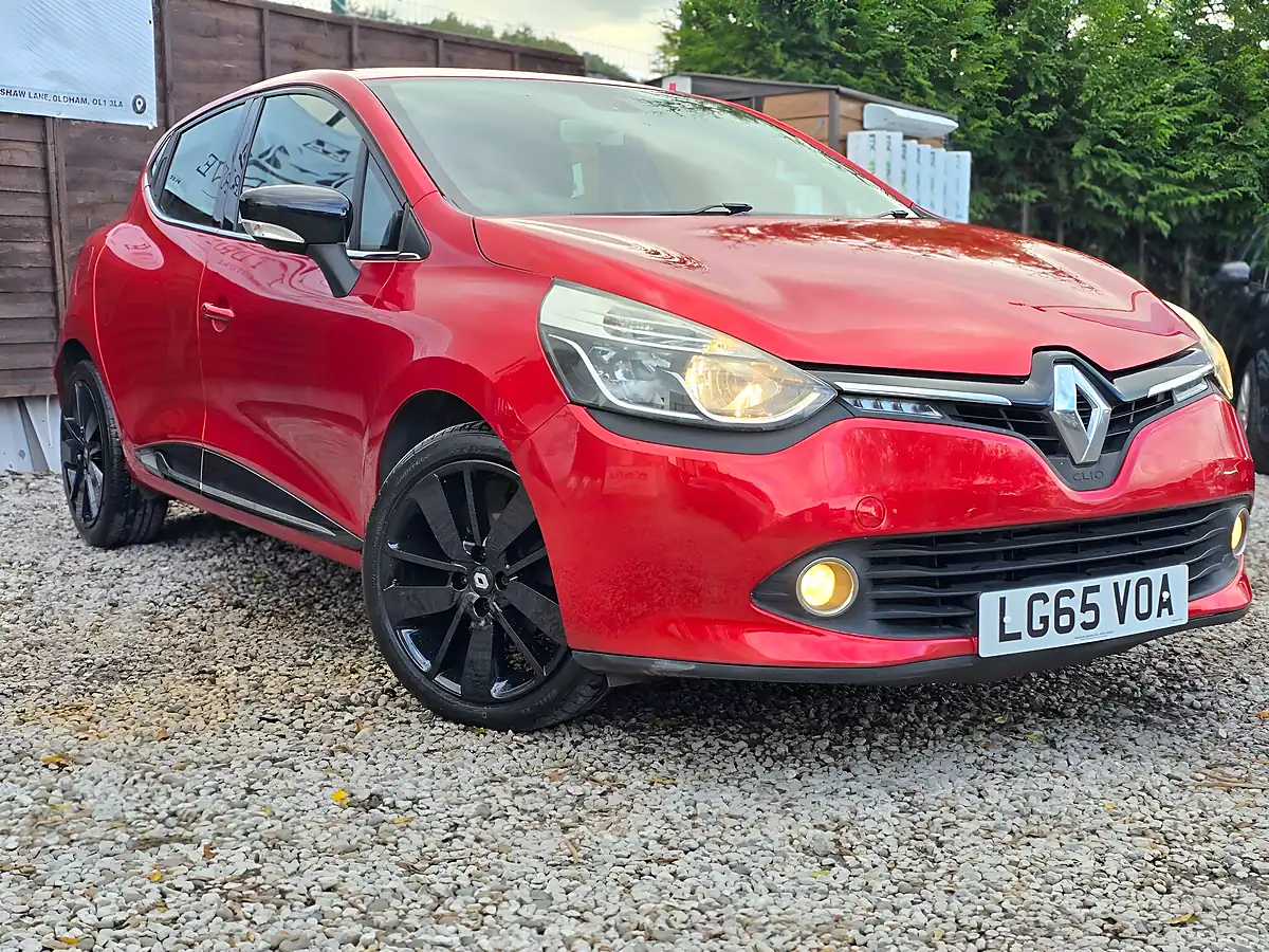 Used 2015 Renault Clio Dynamique S Nav Red - Interior and Exterior details 6