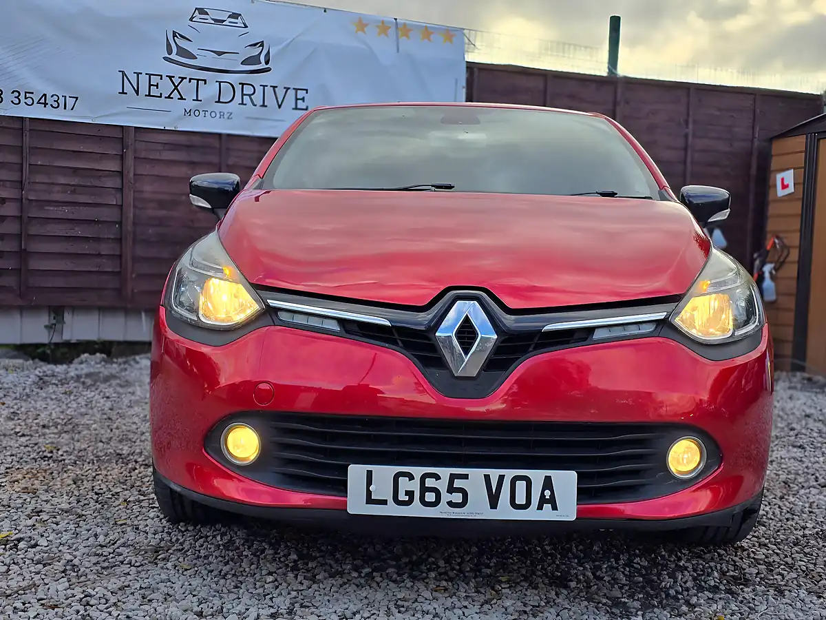 Used 2015 Renault Clio Dynamique S Nav Red - Interior and Exterior details 7