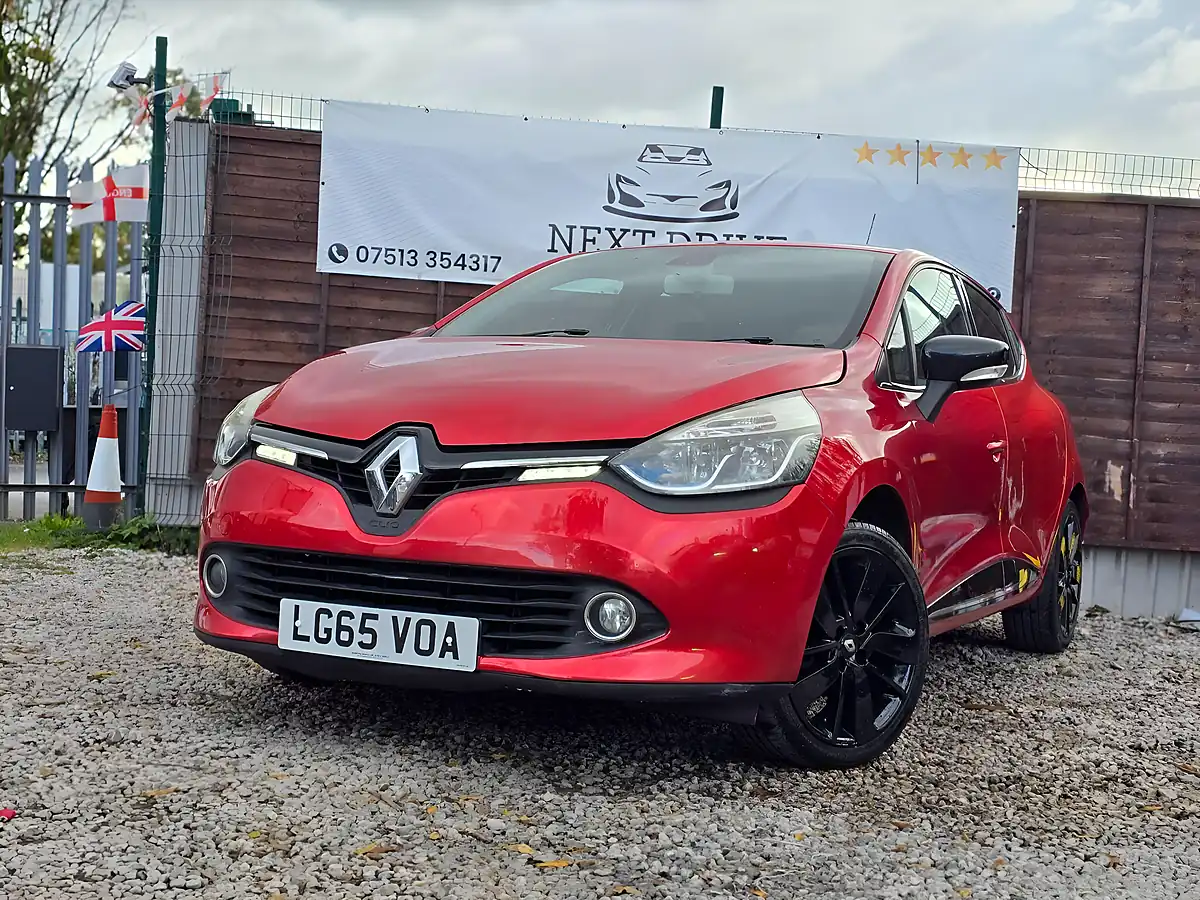 Used 2015 Renault Clio Dynamique S Nav Red - Interior and Exterior details 8
