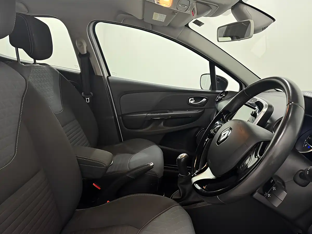 Used 2015 Renault Clio Dynamique S Nav White - Interior and Exterior details 10