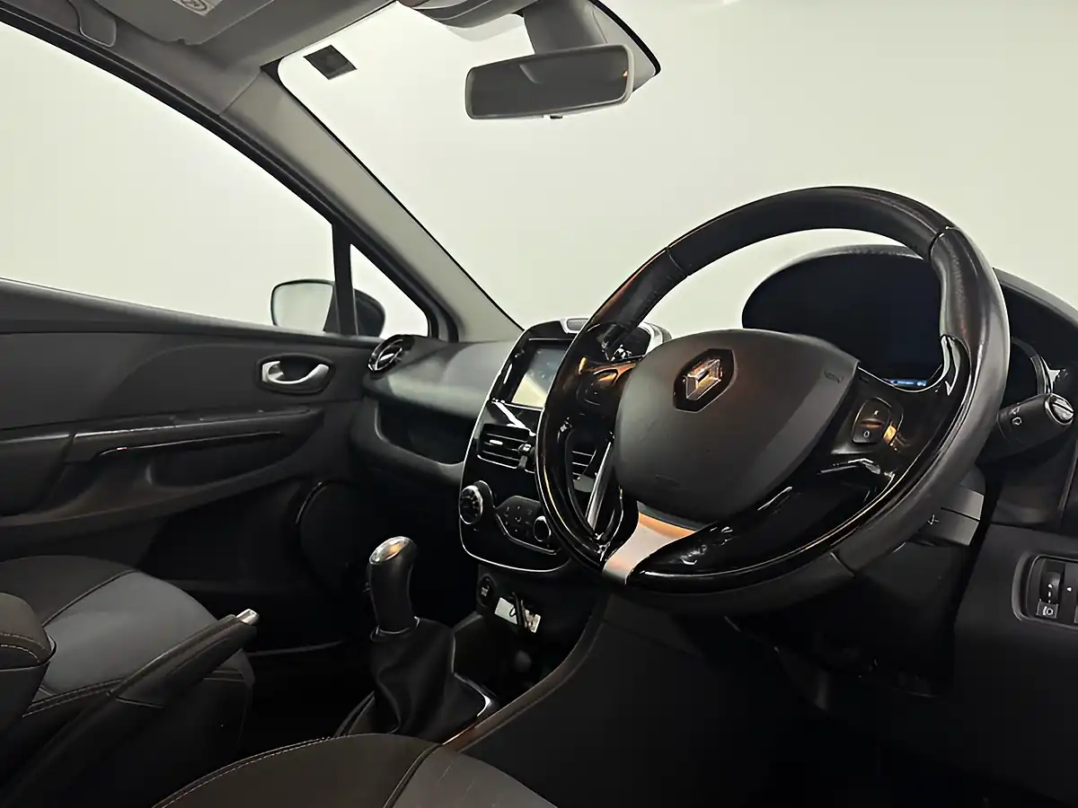 Used 2015 Renault Clio Dynamique S Nav White - Interior and Exterior details 11