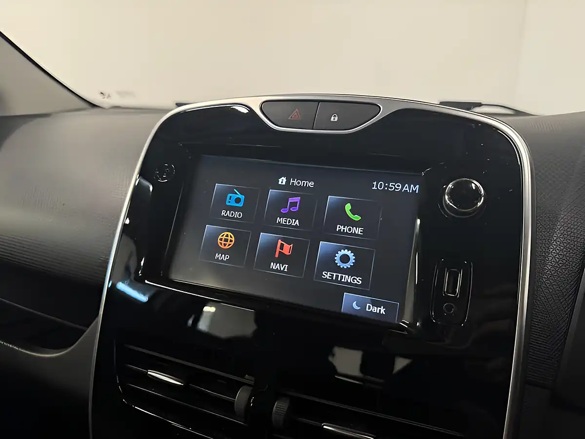 Used 2015 Renault Clio Dynamique S Nav White - Interior and Exterior details 17