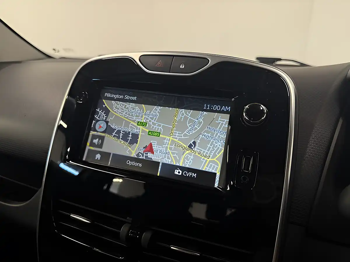 Used 2015 Renault Clio Dynamique S Nav White - Interior and Exterior details 18