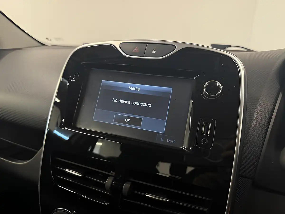 Used 2015 Renault Clio Dynamique S Nav White - Interior and Exterior details 19