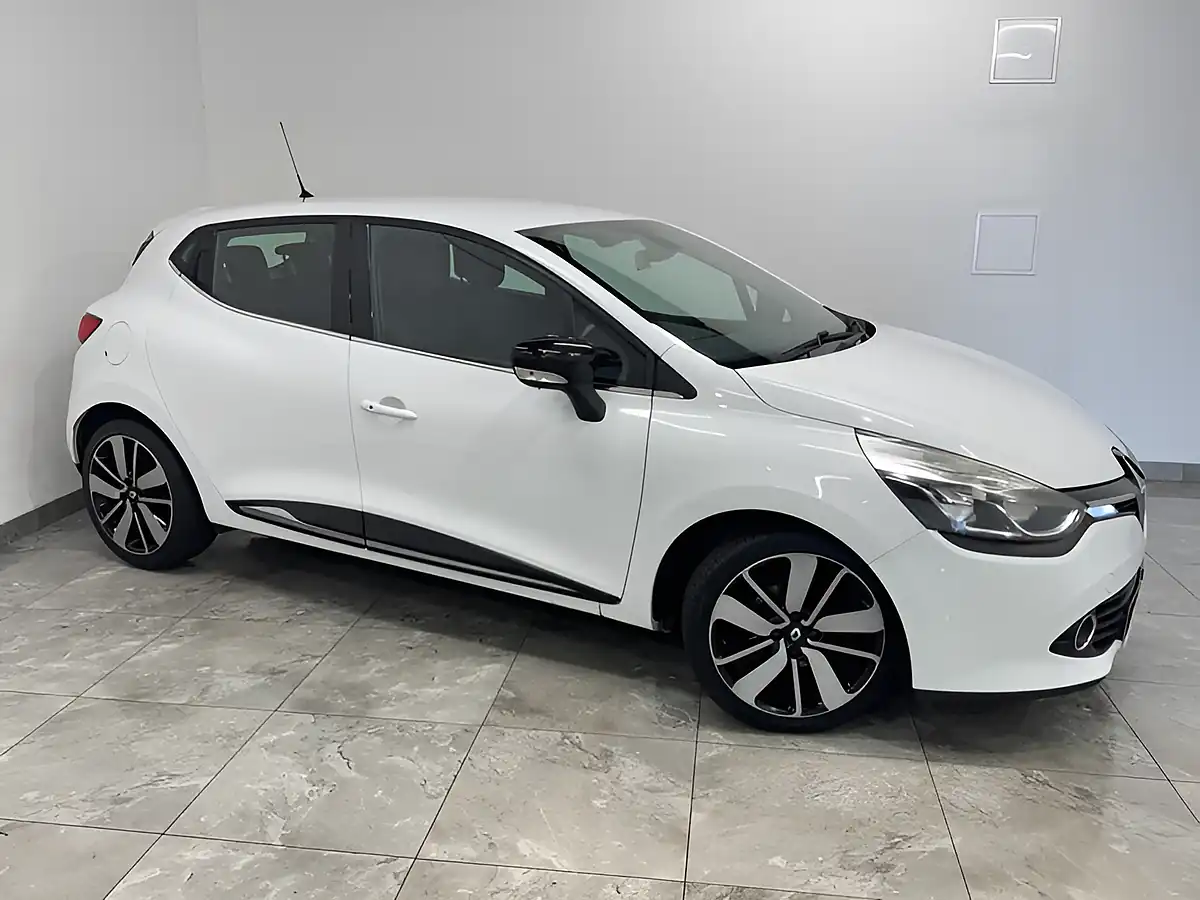 Used 2015 Renault Clio Dynamique S Nav White - Interior and Exterior details 2