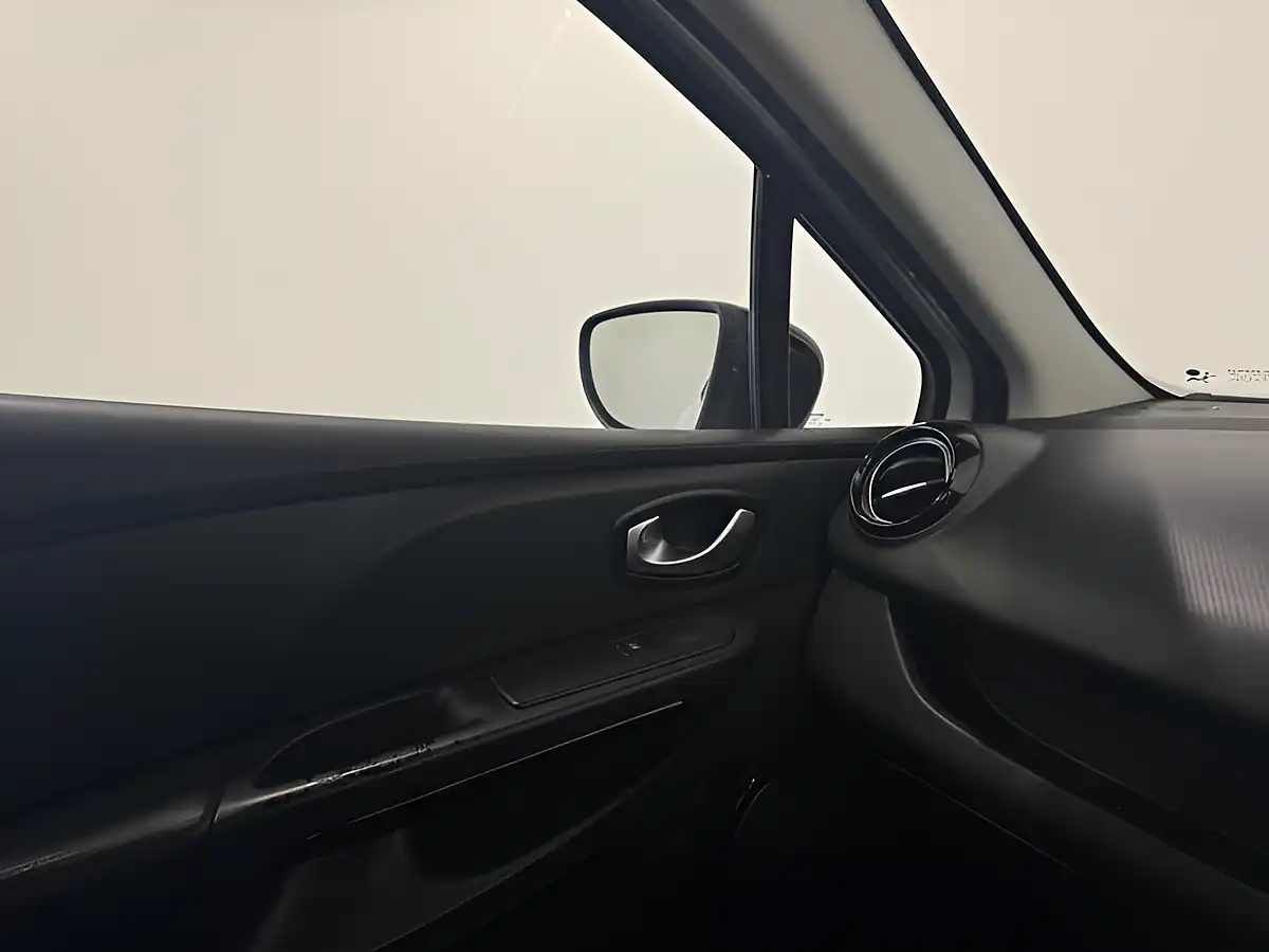 Used 2015 Renault Clio Dynamique S Nav White - Interior and Exterior details 20