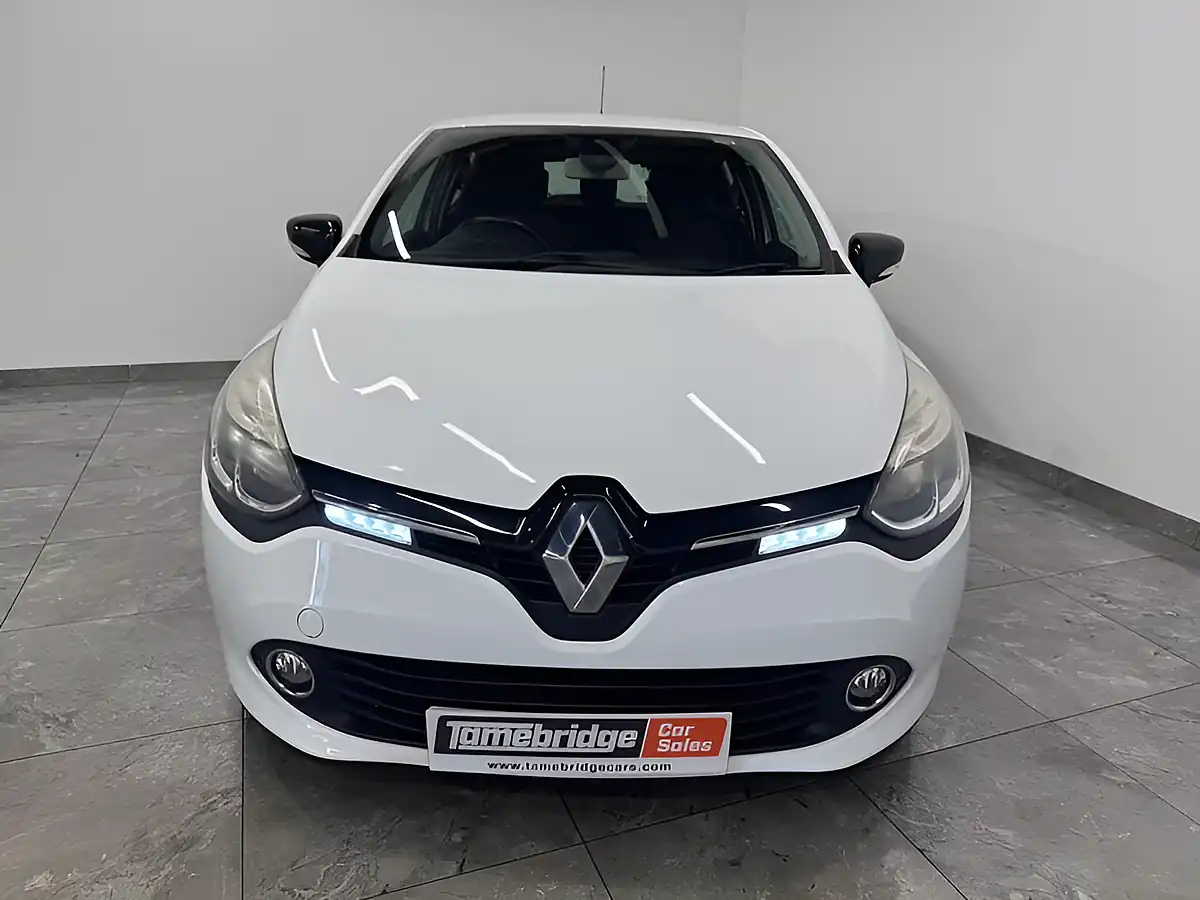 Used 2015 Renault Clio Dynamique S Nav White - Interior and Exterior details 3