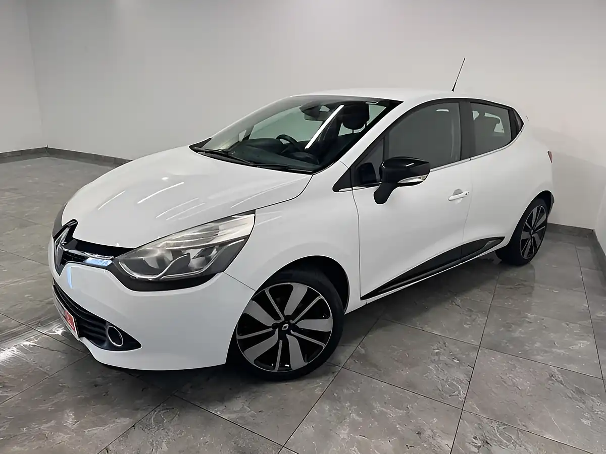 Used 2015 Renault Clio Dynamique S Nav White - Interior and Exterior details 4