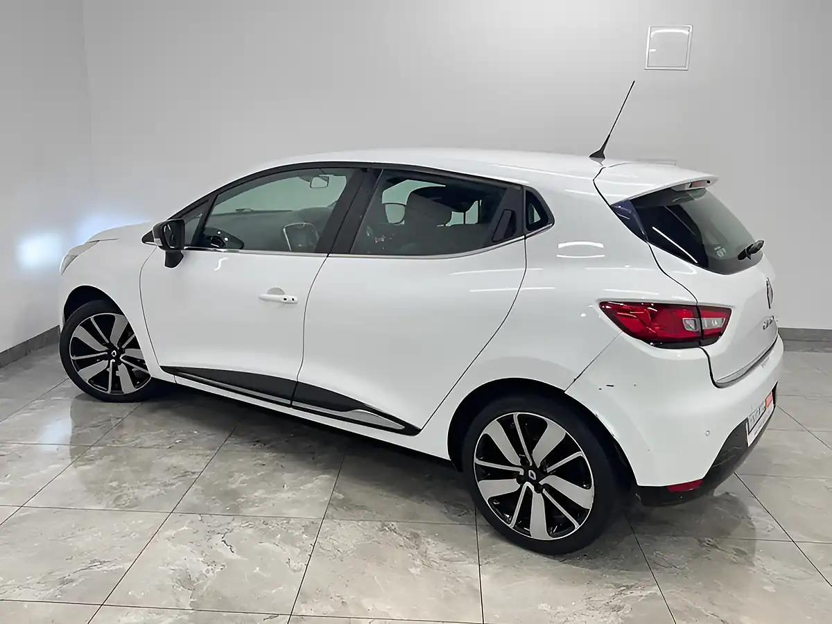 Used 2015 Renault Clio Dynamique S Nav White - Interior and Exterior details 6