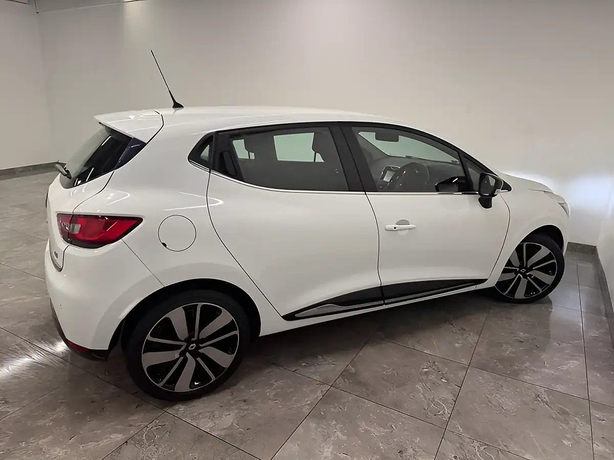 Used 2015 Renault Clio Dynamique S Nav White - Interior and Exterior details 8