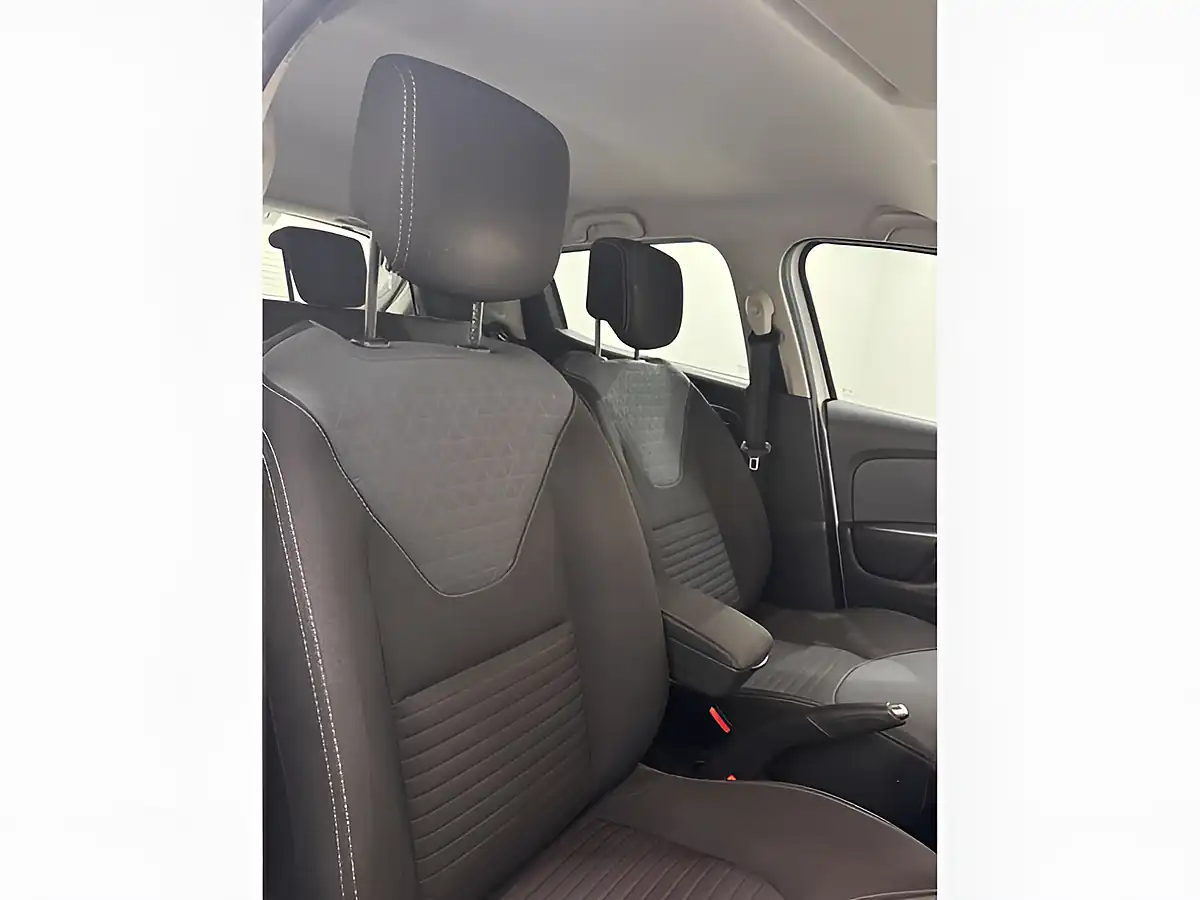 Used 2015 Renault Clio Dynamique S Nav White - Interior and Exterior details 9