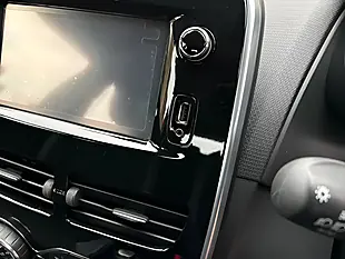 Used 2015 Renault Clio Dynamique S Nav White - Interior and Exterior details 14