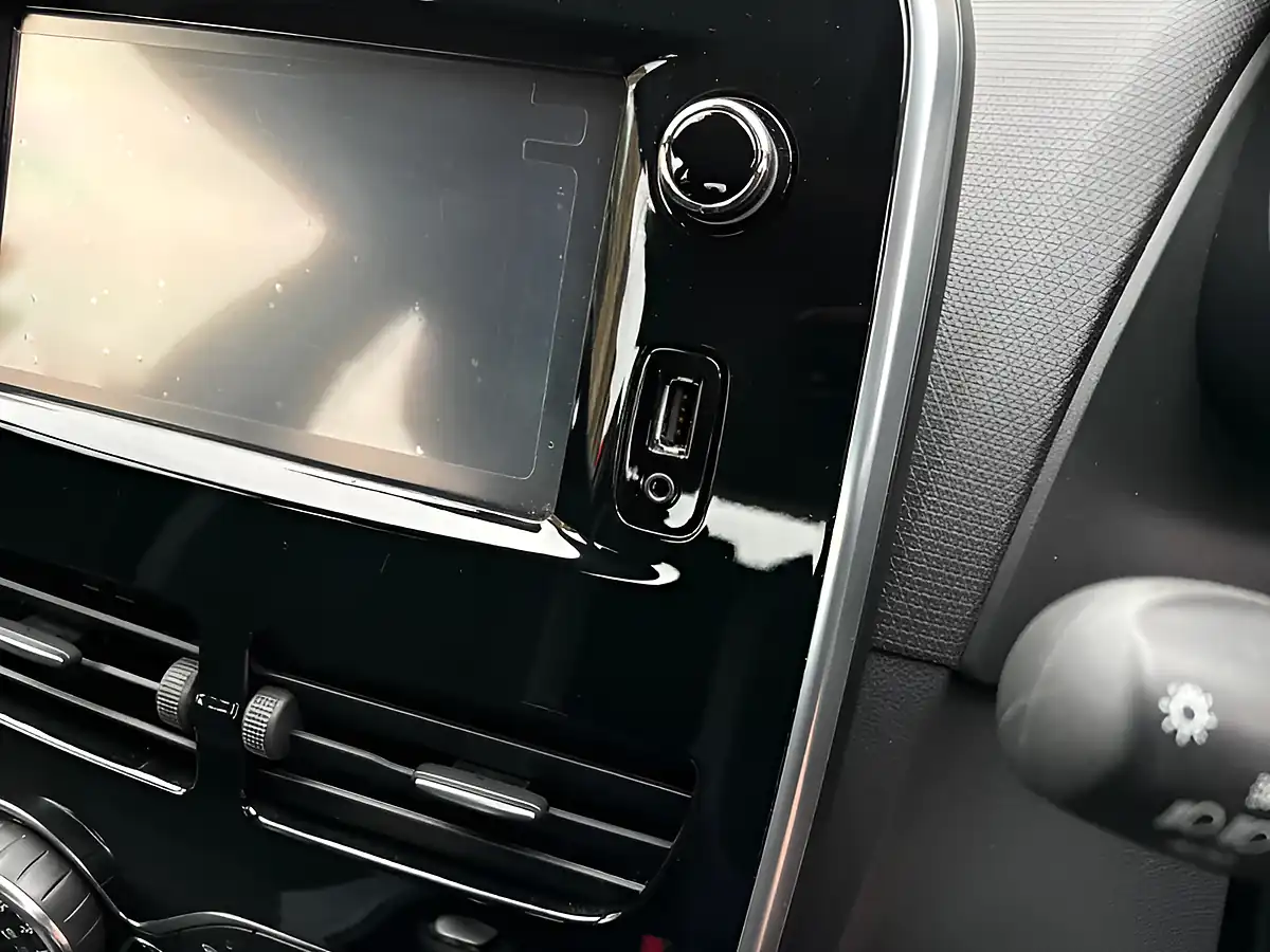 Used 2015 Renault Clio Dynamique S Nav White - Interior and Exterior details 14