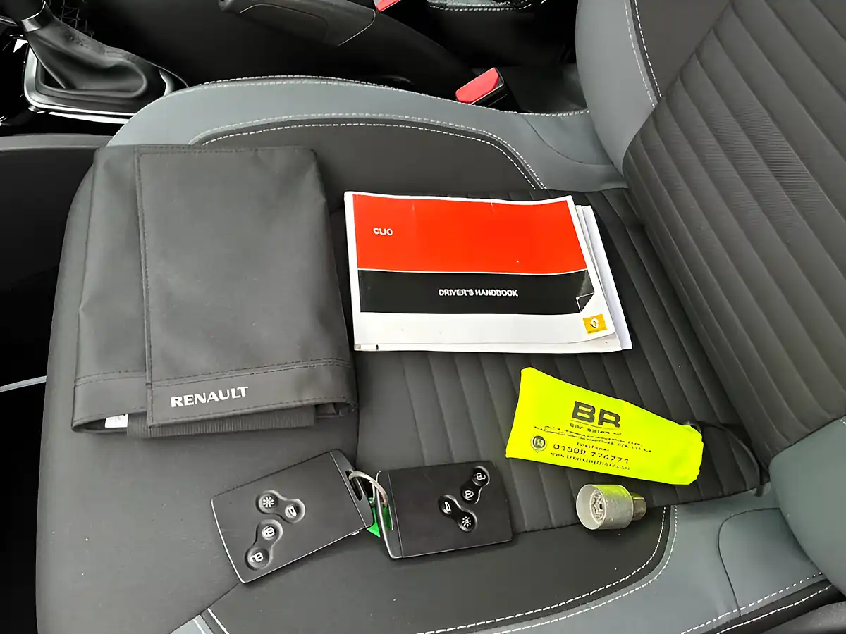 Used 2015 Renault Clio Dynamique S Nav White - Interior and Exterior details 16