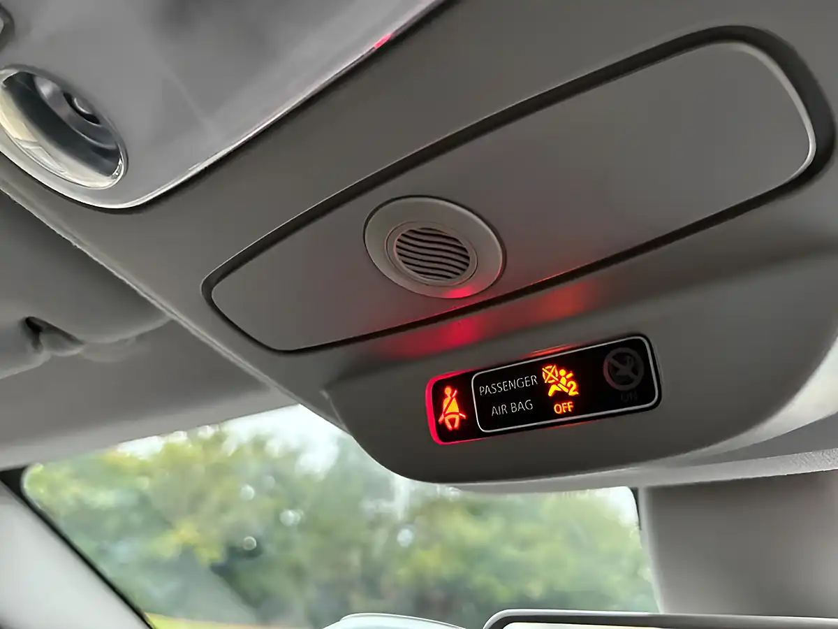 Used 2015 Renault Clio Dynamique S Nav White - Interior and Exterior details 17