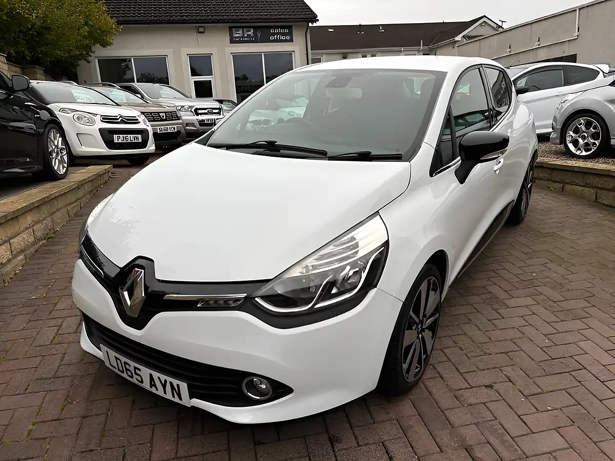 Used 2015 Renault Clio Dynamique S Nav White - Interior and Exterior details 4