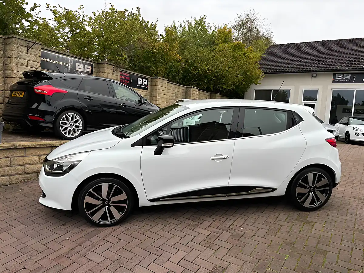 Used 2015 Renault Clio Dynamique S Nav White - Interior and Exterior details 5