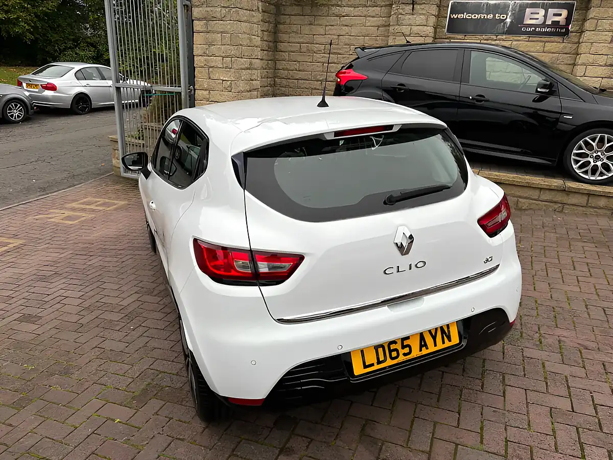 Used 2015 Renault Clio Dynamique S Nav White - Interior and Exterior details 9