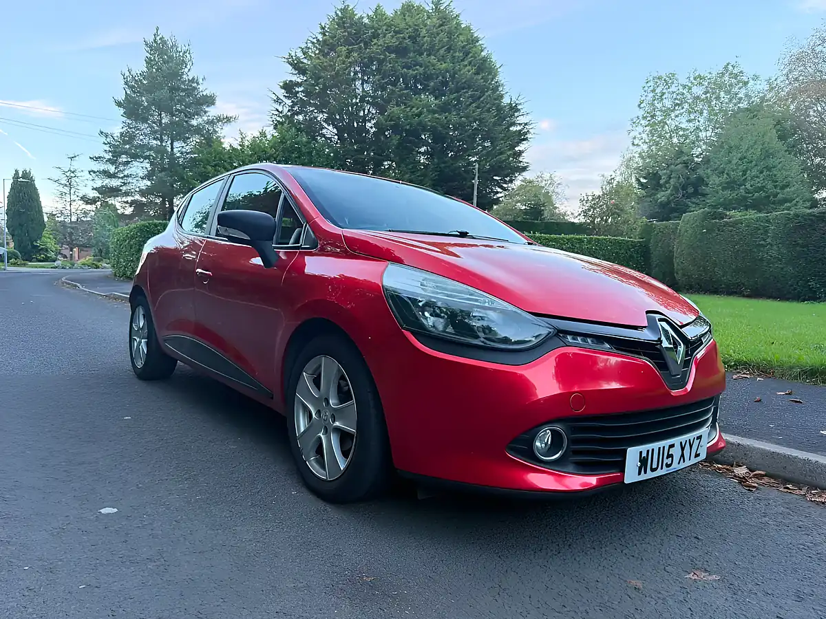 Used 2015 Renault Clio Expression Plus Red - Front View