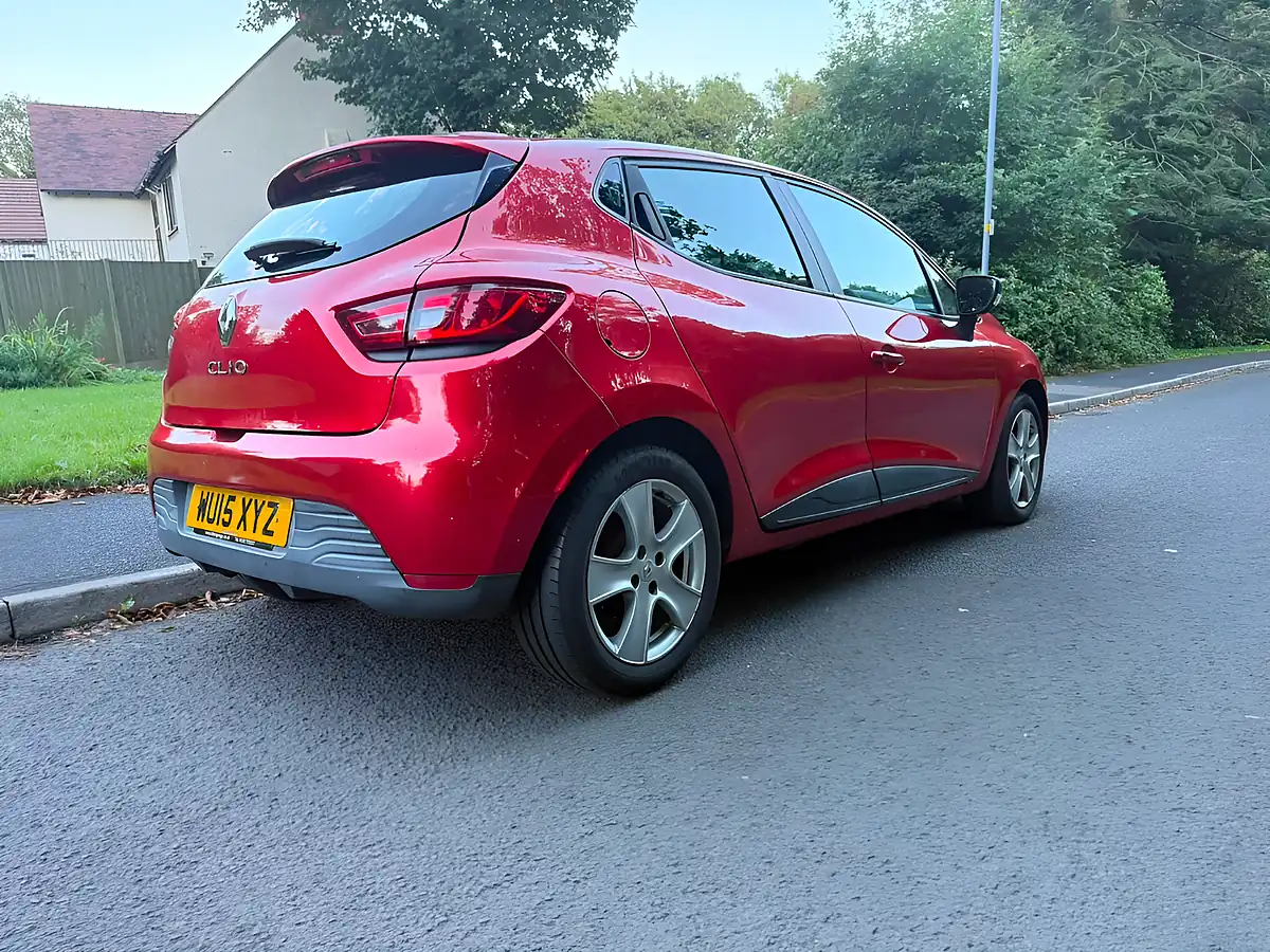 Used 2015 Renault Clio Expression Plus Red - Interior and Exterior details 3