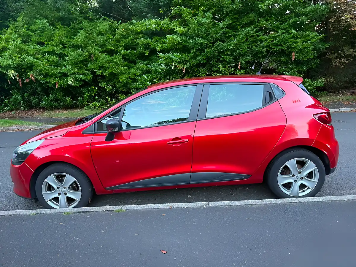Used 2015 Renault Clio Expression Plus Red - Interior and Exterior details 6