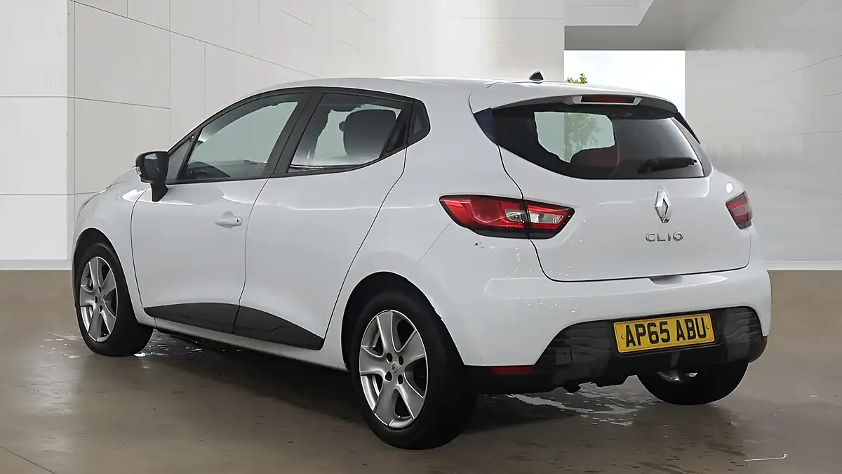 Used 2015 Renault Clio Play White - Interior and Exterior details 12