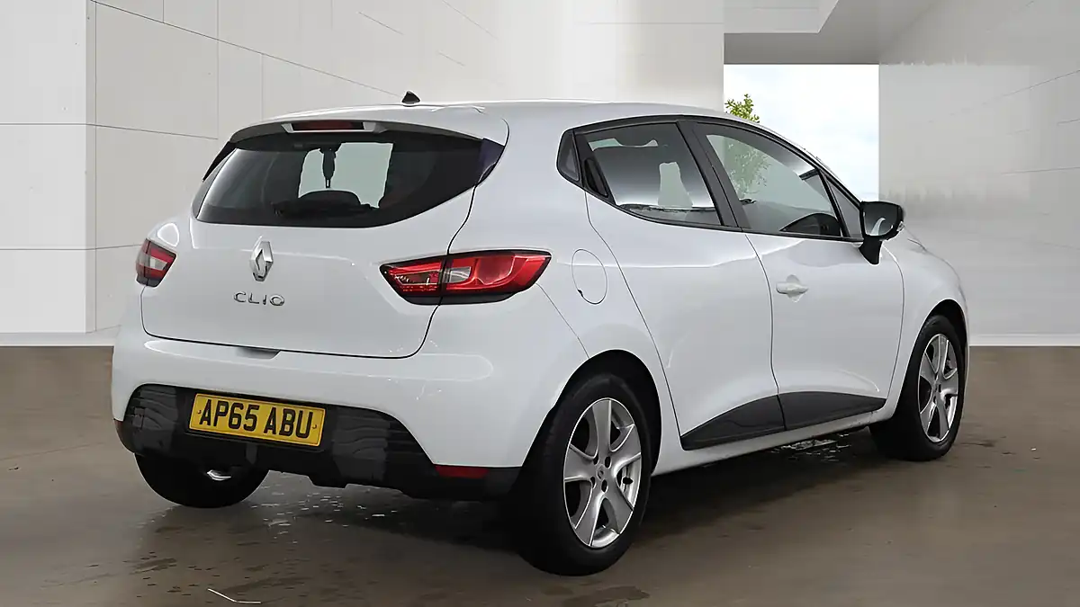 Used 2015 Renault Clio Play White - Interior and Exterior details 13