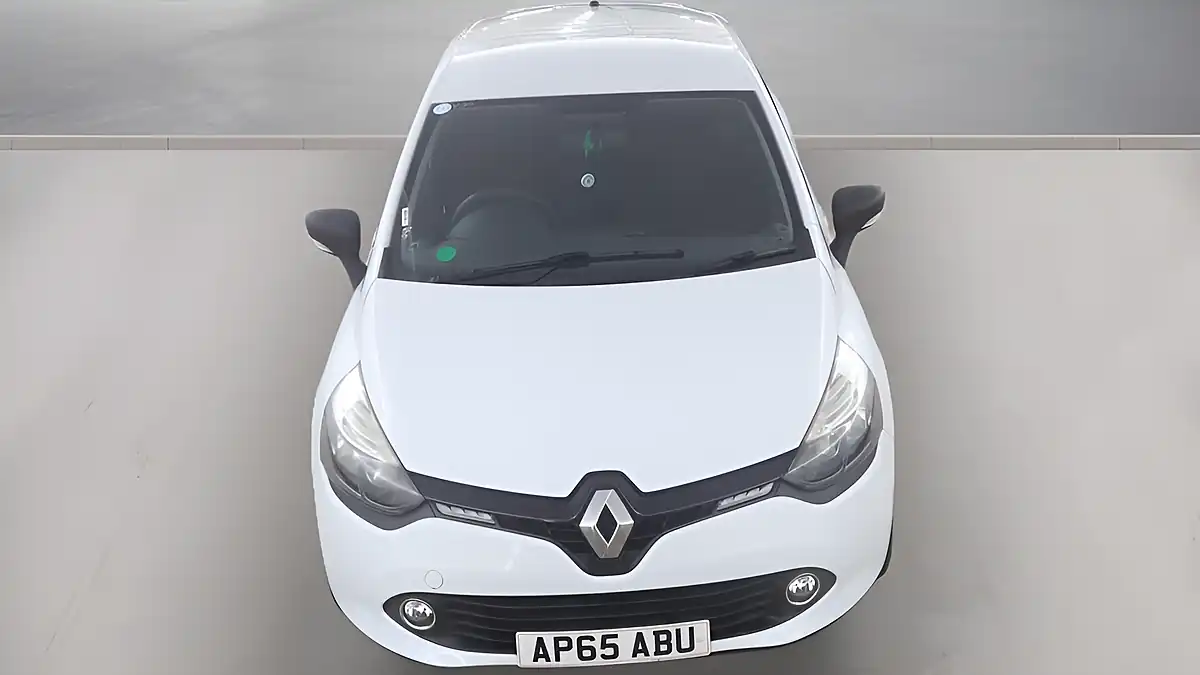 Used 2015 Renault Clio Play White - Interior and Exterior details 14