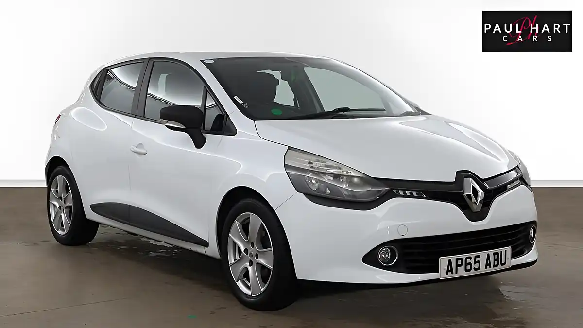 Used 2015 Renault Clio Play White - Interior and Exterior details 15