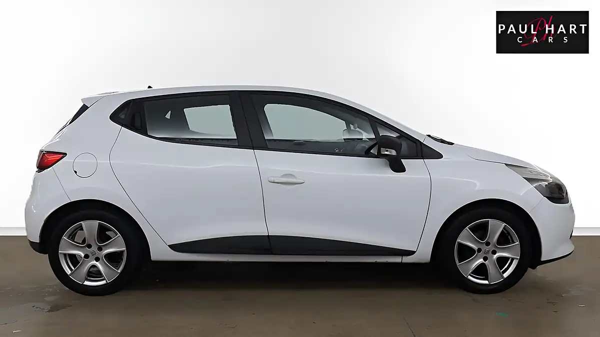 Used 2015 Renault Clio Play White - Interior and Exterior details 18