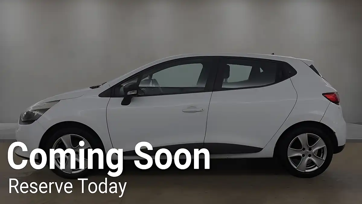 Used 2015 Renault Clio Play White - Interior and Exterior details 4