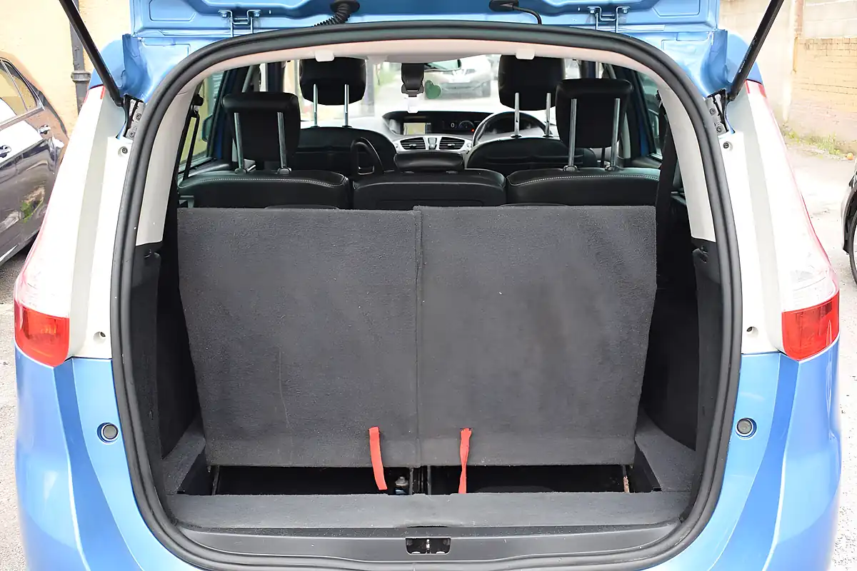 Used 2015 Renault Grand Scenic Dynamique Nav Blue - Interior and Exterior details 10