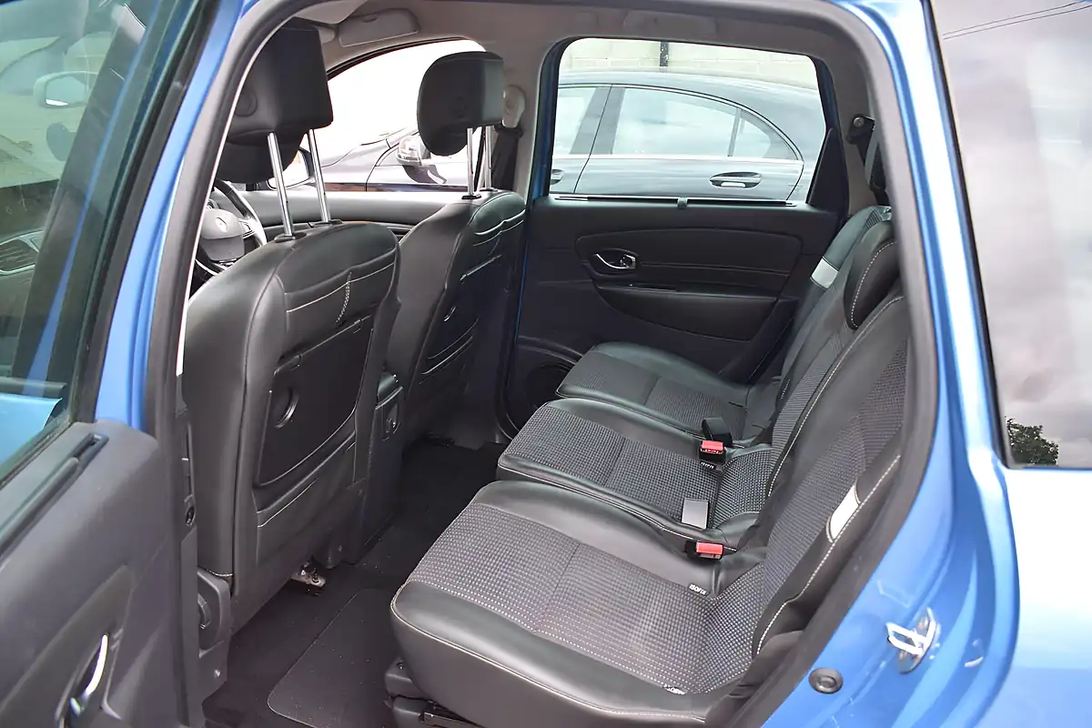 Used 2015 Renault Grand Scenic Dynamique Nav Blue - Interior and Exterior details 11