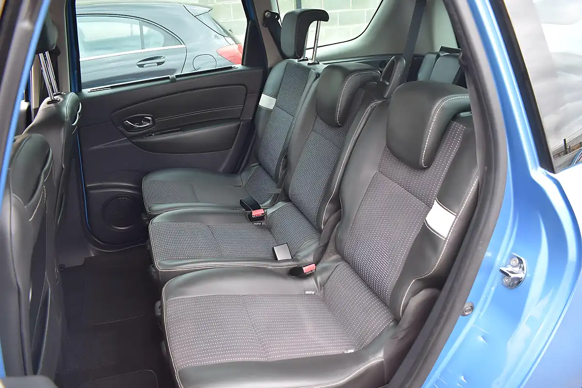 Used 2015 Renault Grand Scenic Dynamique Nav Blue - Interior and Exterior details 12