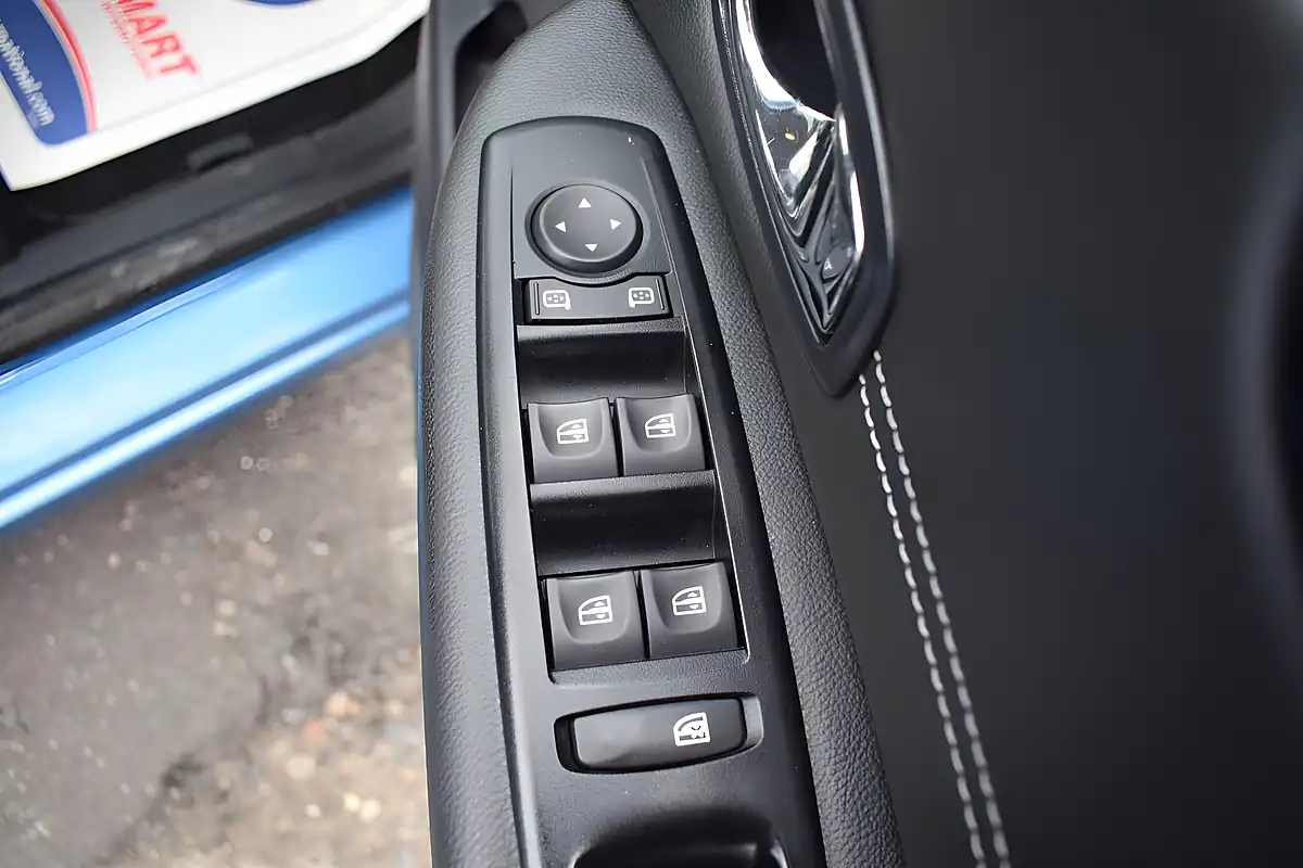 Used 2015 Renault Grand Scenic Dynamique Nav Blue - Interior and Exterior details 15