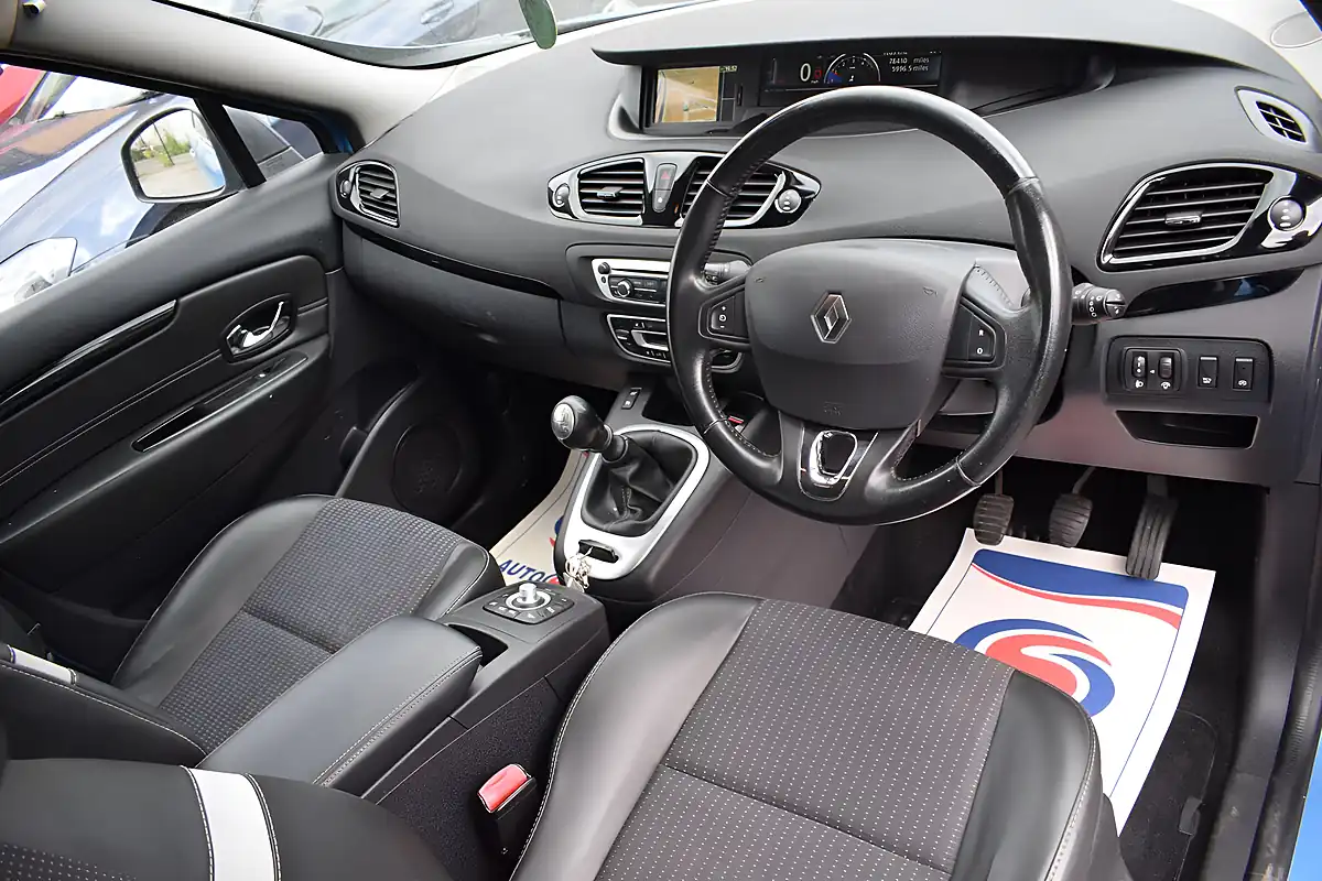 Used 2015 Renault Grand Scenic Dynamique Nav Blue - Interior and Exterior details 7